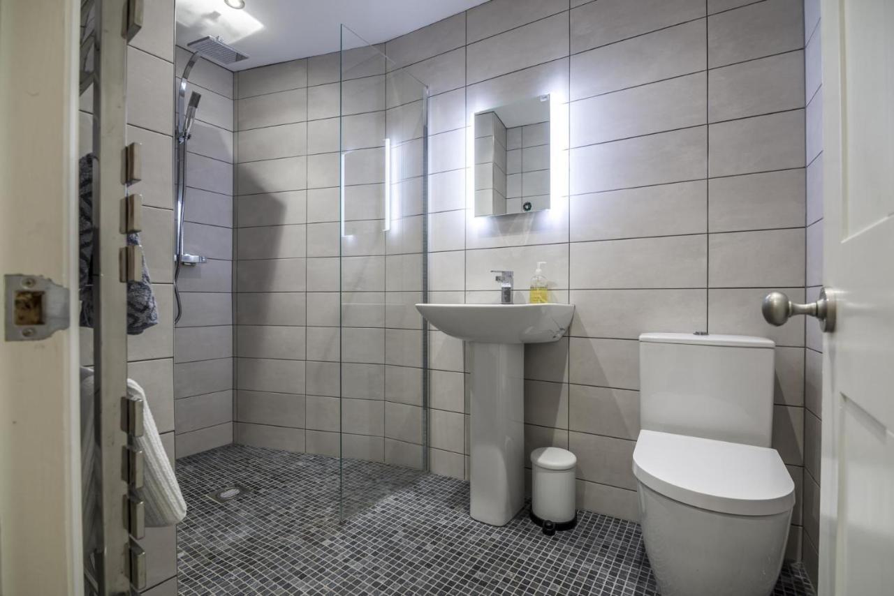 Sea Legs - 2 Bedroom Apartment - Tenby Bagian luar foto
