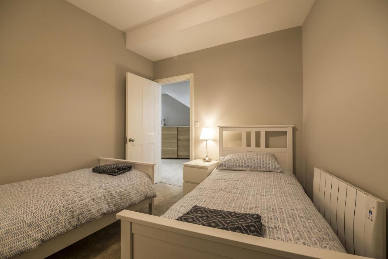 Sea Legs - 2 Bedroom Apartment - Tenby Bagian luar foto