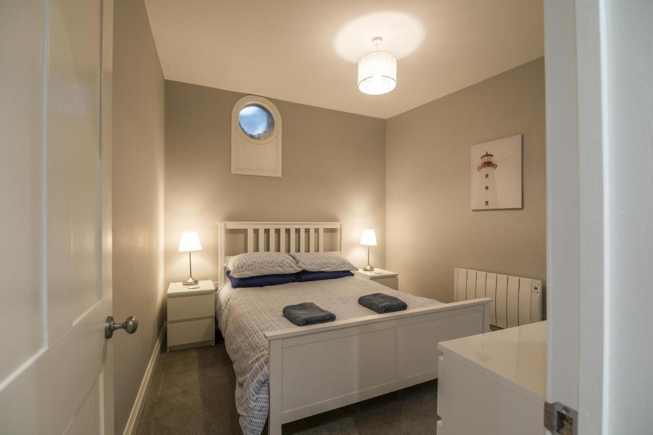 Sea Legs - 2 Bedroom Apartment - Tenby Bagian luar foto