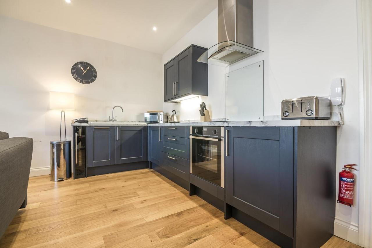 Sea Legs - 2 Bedroom Apartment - Tenby Bagian luar foto
