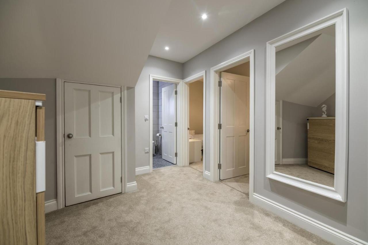 Sea Legs - 2 Bedroom Apartment - Tenby Bagian luar foto