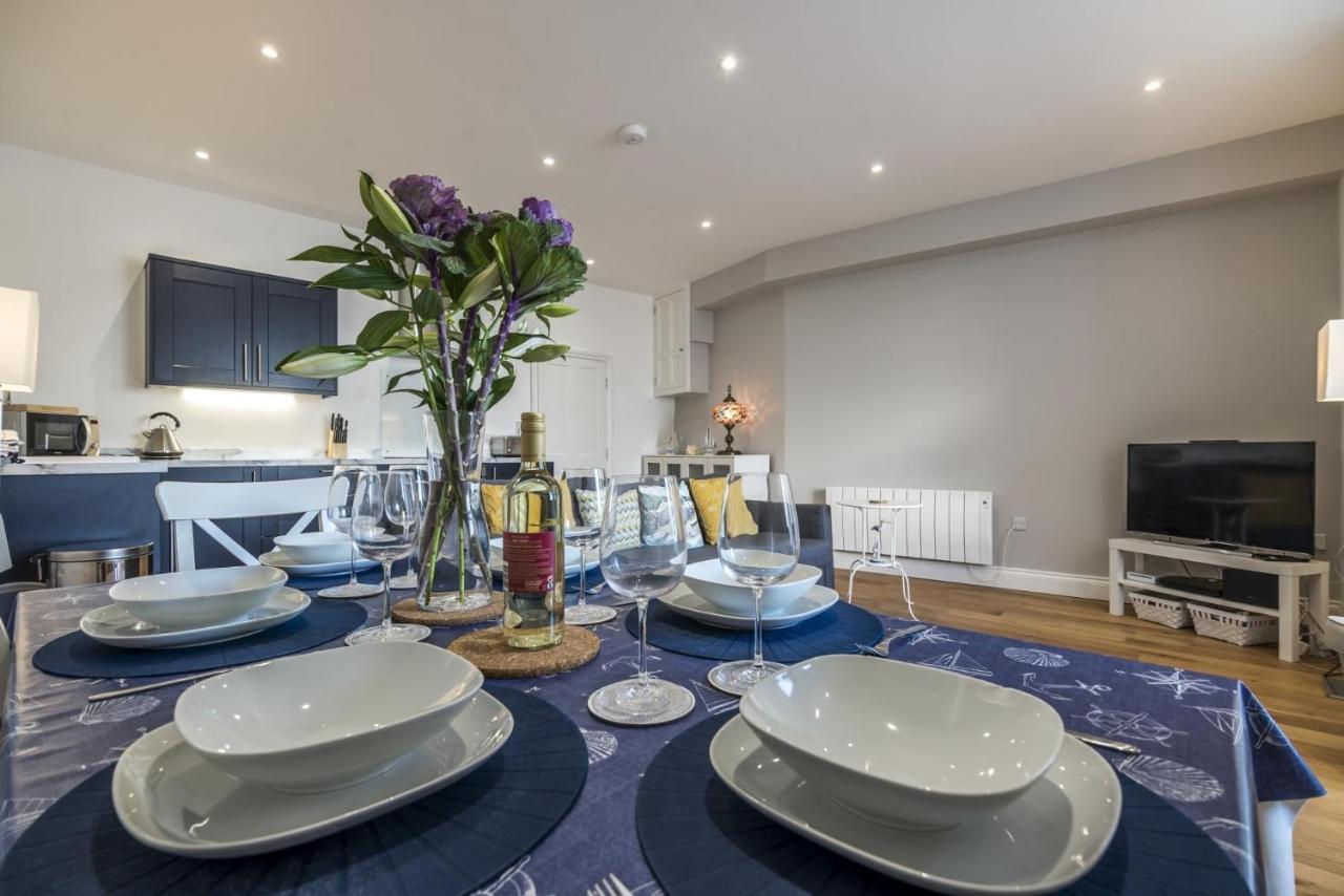 Sea Legs - 2 Bedroom Apartment - Tenby Bagian luar foto