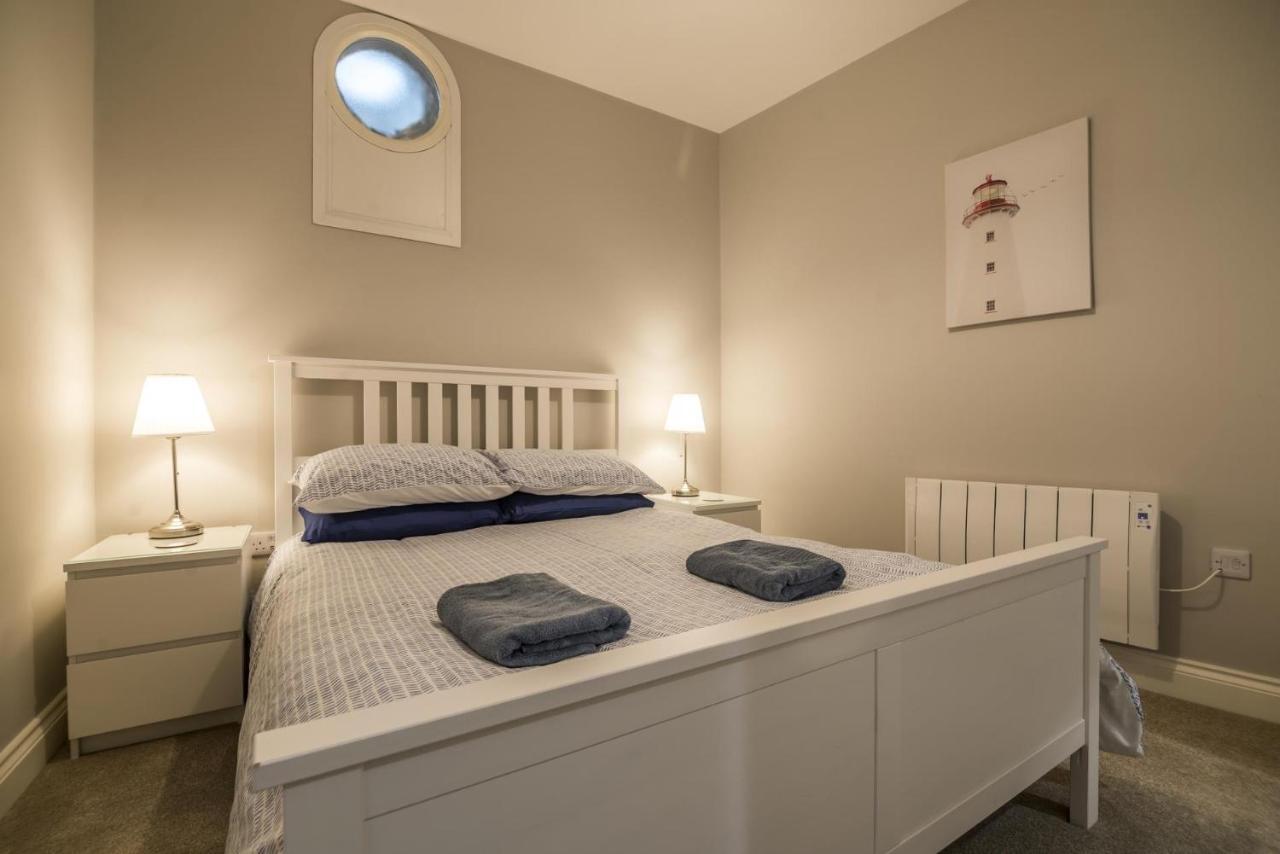 Sea Legs - 2 Bedroom Apartment - Tenby Bagian luar foto