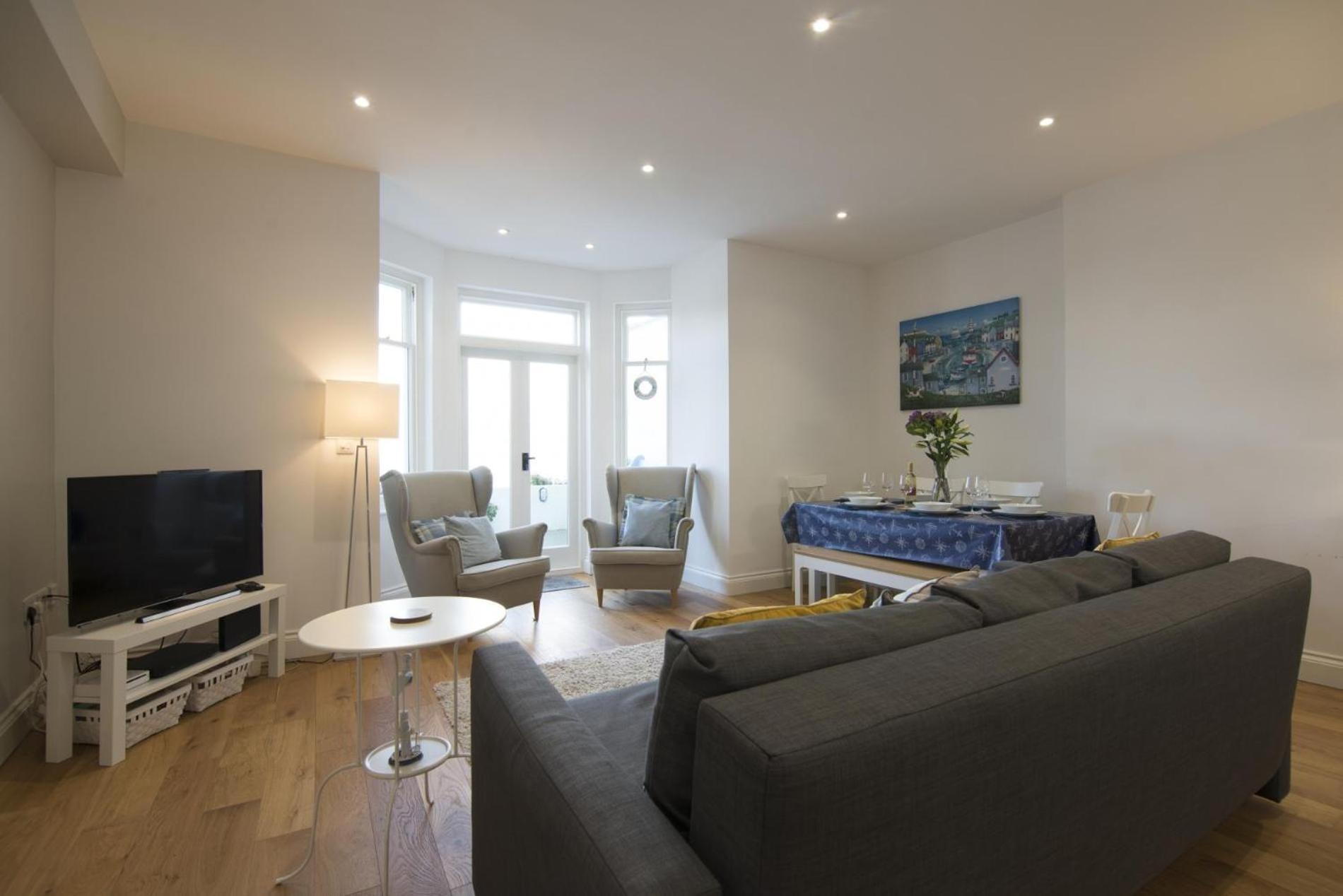 Sea Legs - 2 Bedroom Apartment - Tenby Bagian luar foto