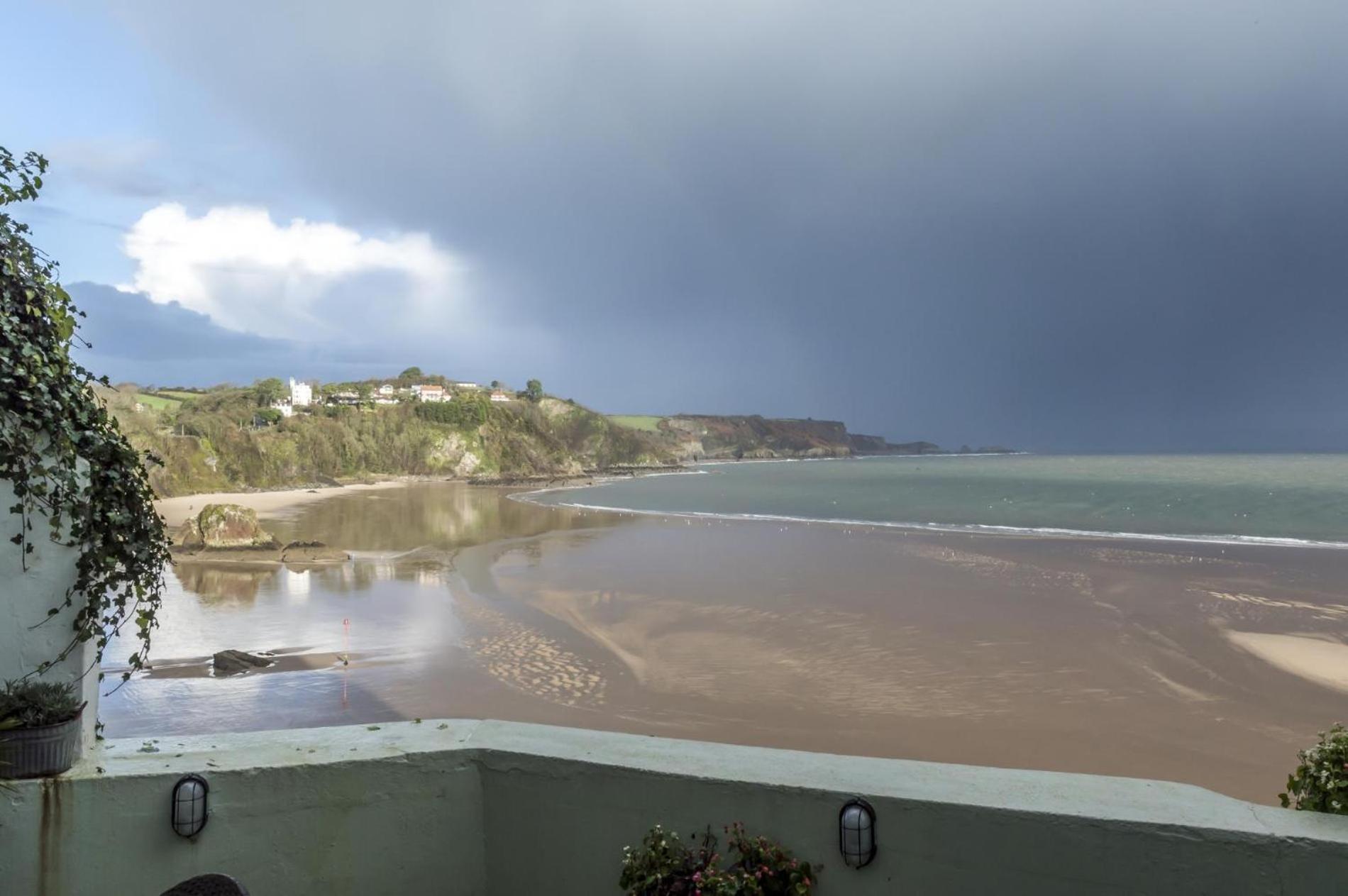 Sea Legs - 2 Bedroom Apartment - Tenby Bagian luar foto