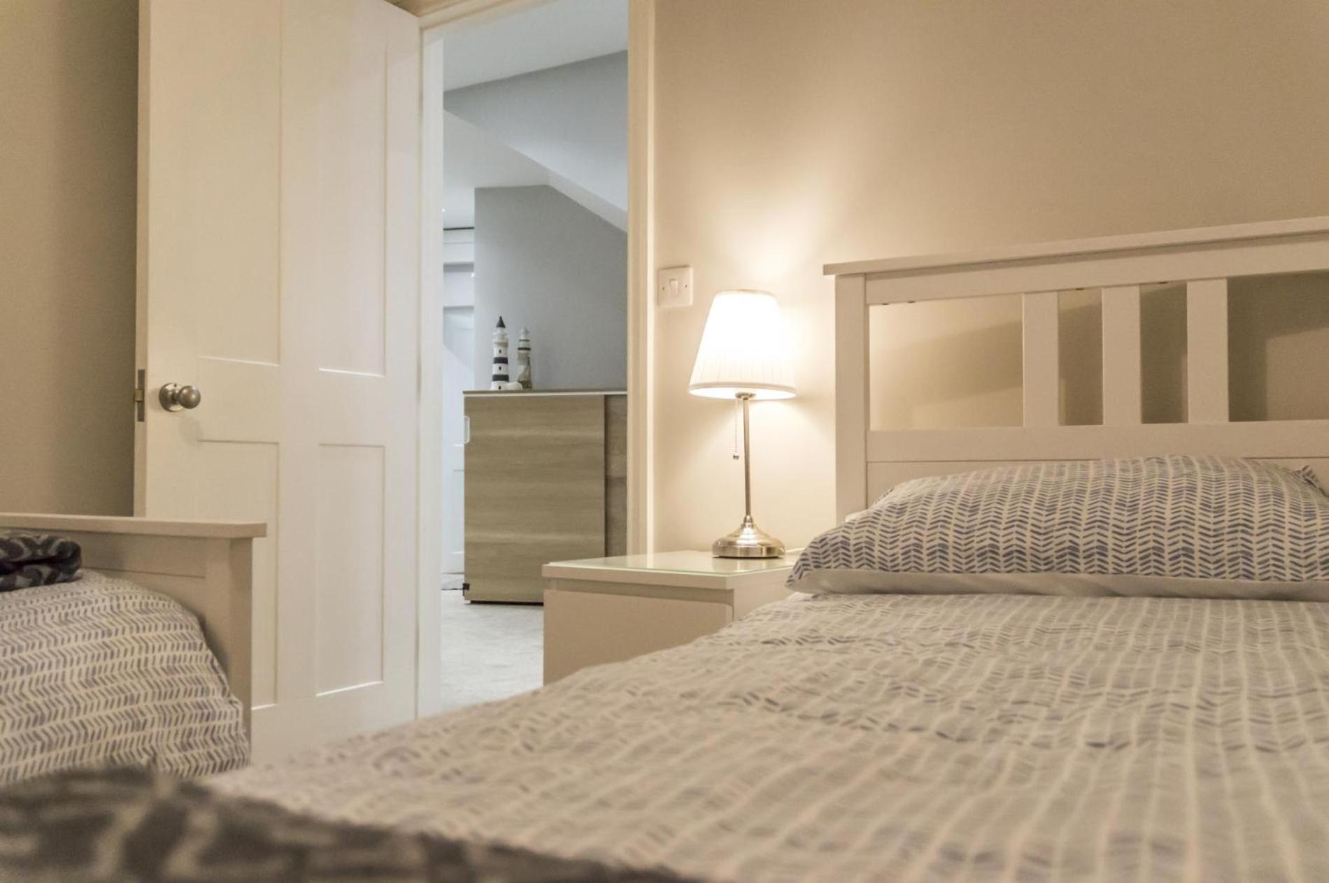 Sea Legs - 2 Bedroom Apartment - Tenby Bagian luar foto