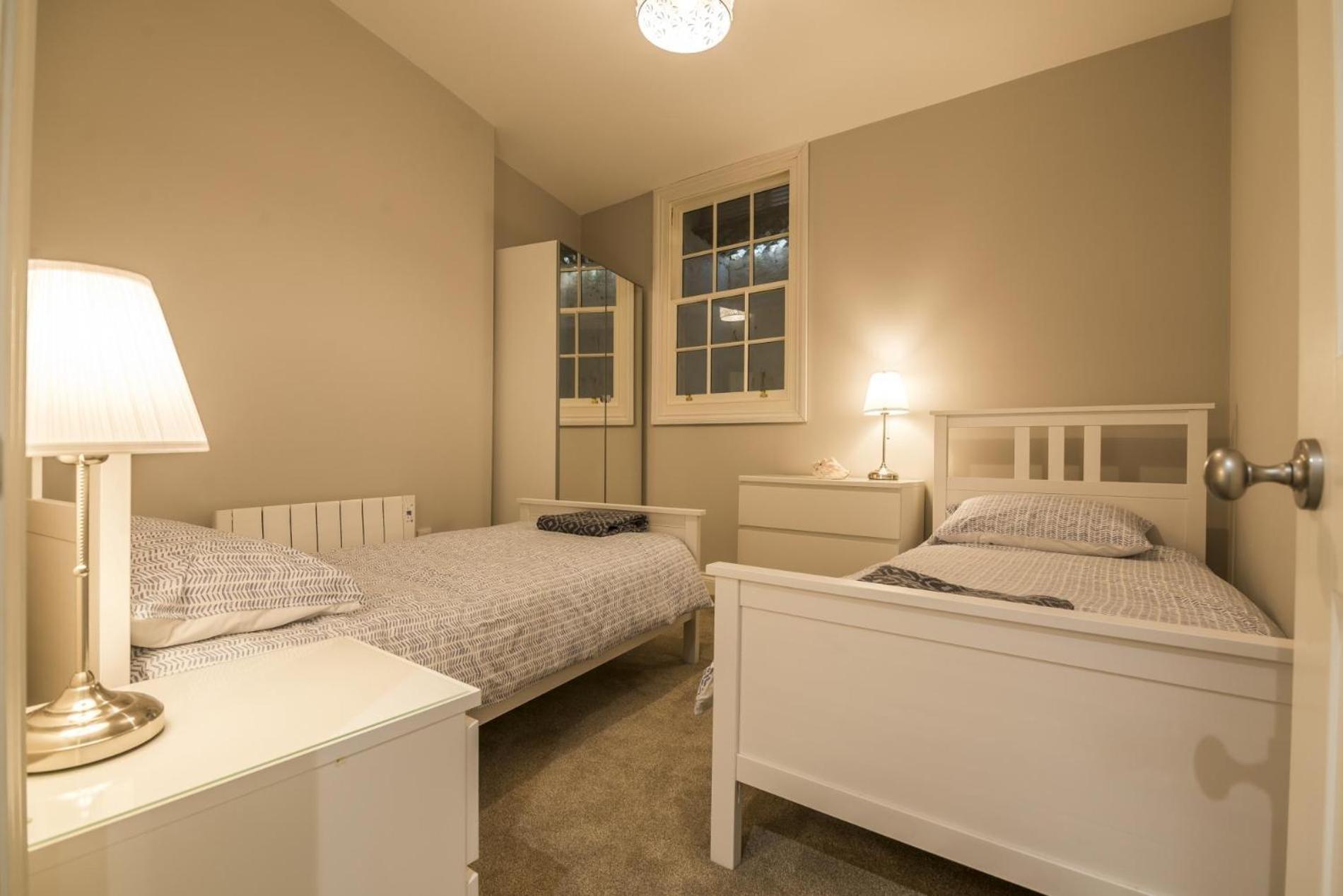 Sea Legs - 2 Bedroom Apartment - Tenby Bagian luar foto