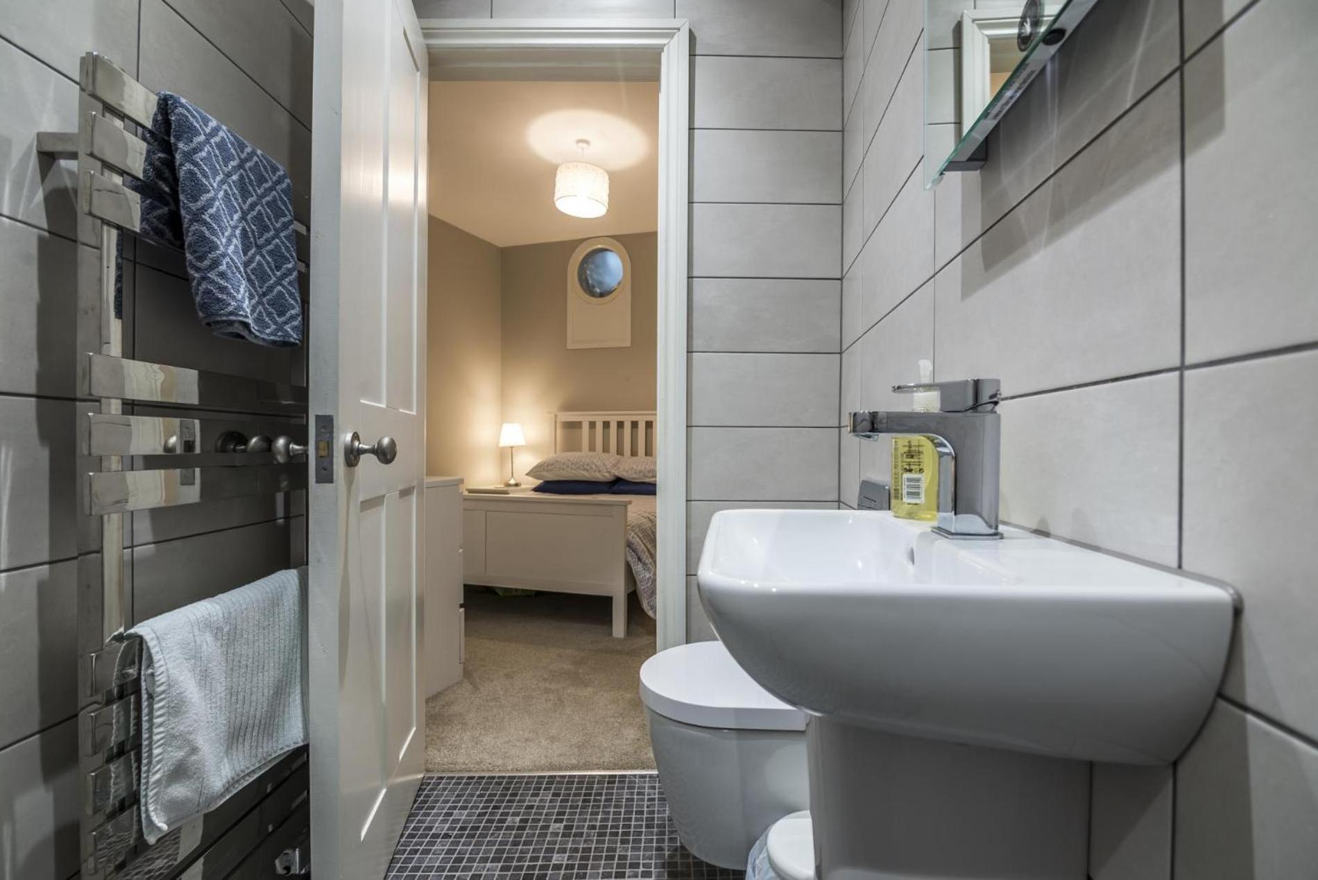 Sea Legs - 2 Bedroom Apartment - Tenby Bagian luar foto